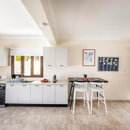 Sunnyvillas: 4br Seafront Villa*private Pool*bw44 Willa